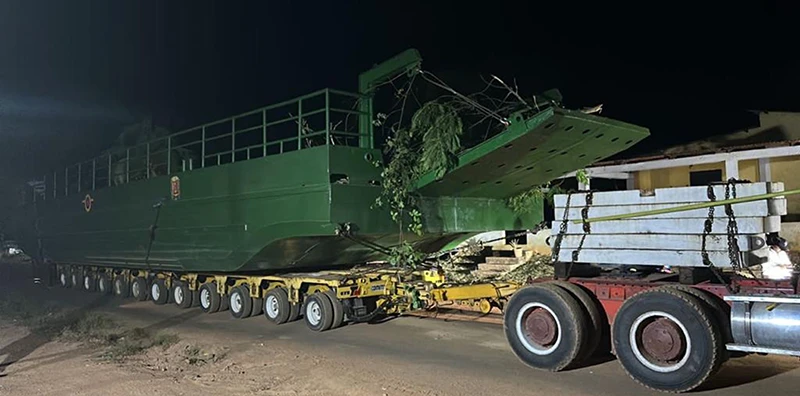 Barcaza de desembarco de uso general de la Dirección de Medios Navales del CEOFANB